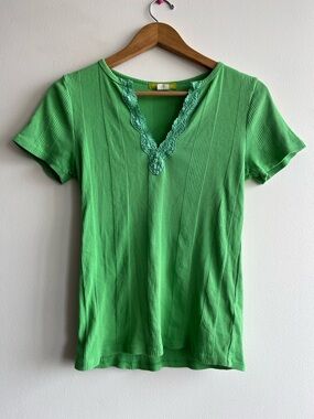 Green Ribbed Lace Trim Top Y2K V-Neck Lace Trim Stretch Tee Size S Cute Basics